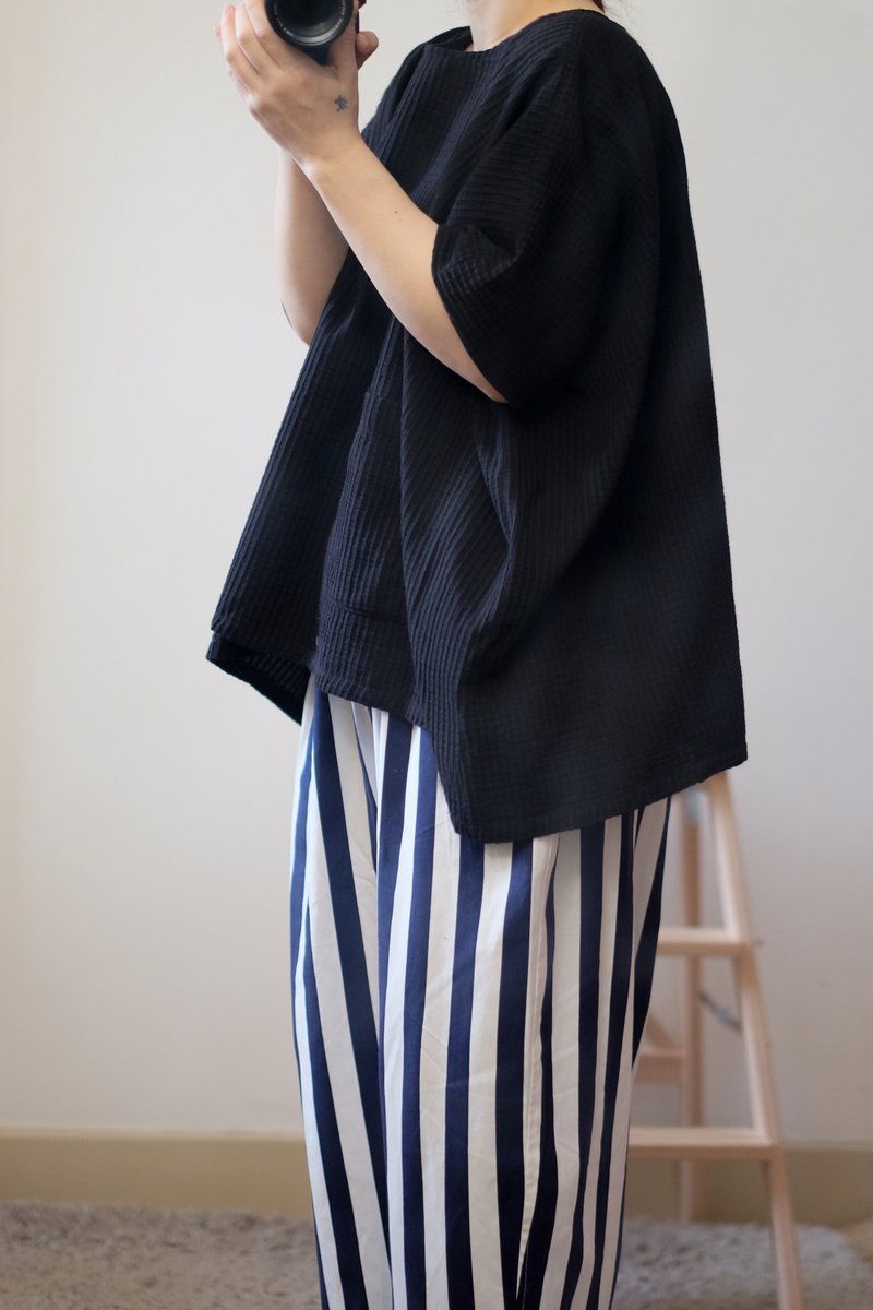 Ink three-dimensional straight stripe texture ultra-wide short version square coat - Women's Tops - Cotton & Hemp Black