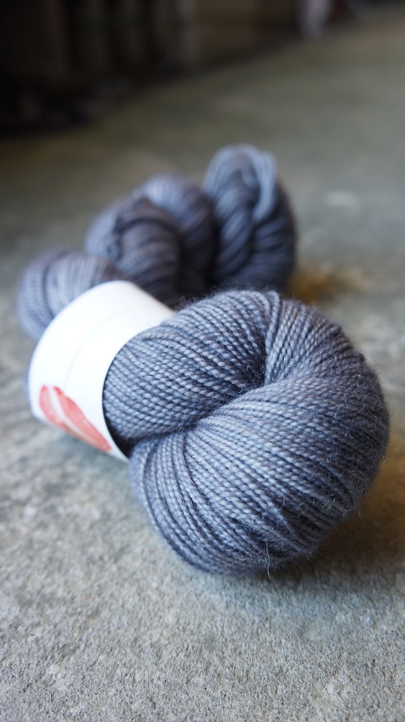 Hand dyed thread. Gray (HT) - Knitting, Embroidery, Felted Wool & Sewing - Wool 