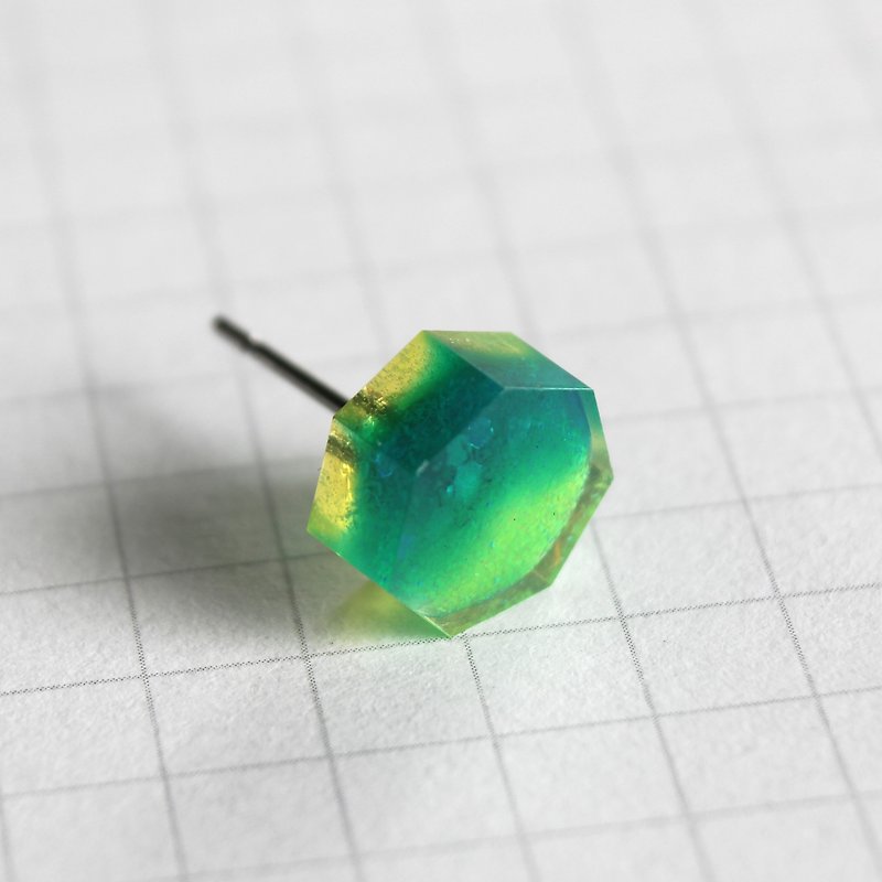 Resin Earrings / 460 / Metamorphosis - Single Stud - ต่างหู - เรซิน สีเขียว
