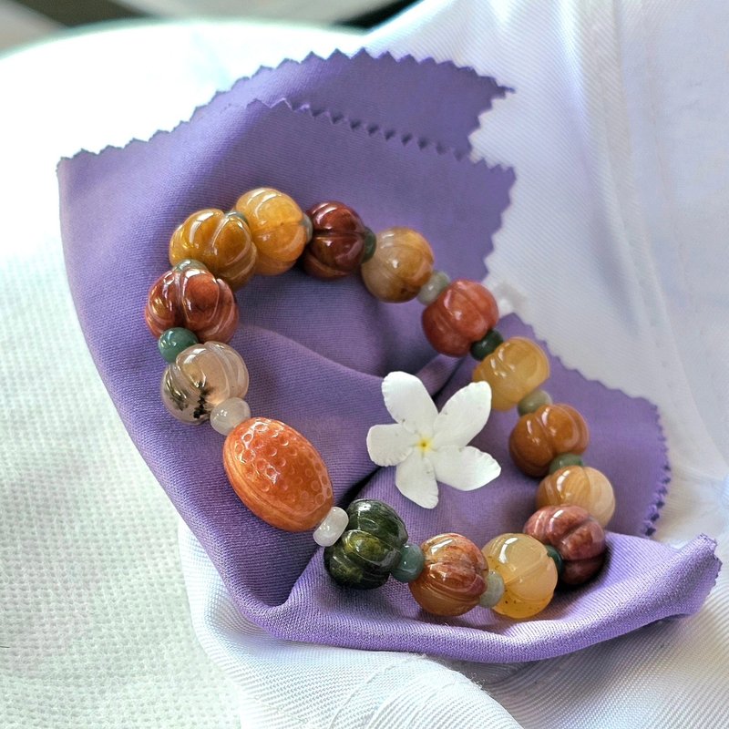 雕刻龍眼核石英石手鍊 中間為玉髓雕刻的招財豆 尺寸 12x17 公釐 - 手鍊/手環 - 玉石 多色