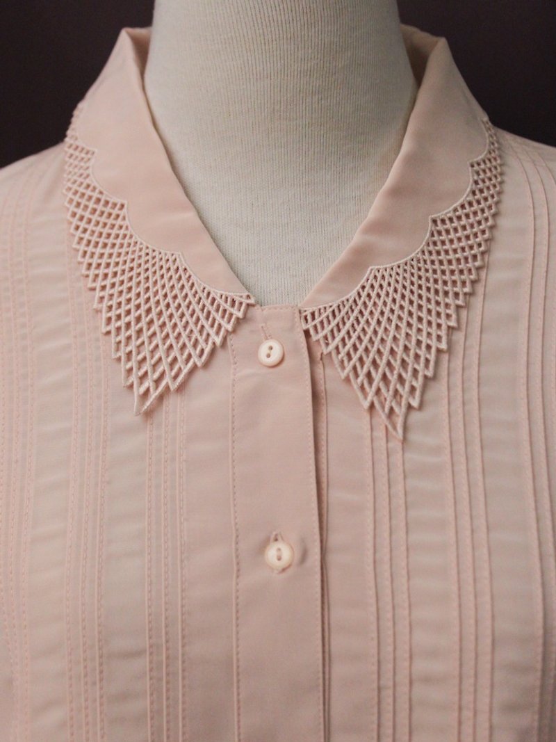 Vintage Japanese Plain Solid Color Elegant Embroidered Collar Pink Long Sleeve Vintage Shirt Vintage Blouse - เสื้อเชิ้ตผู้หญิง - เส้นใยสังเคราะห์ สึชมพู