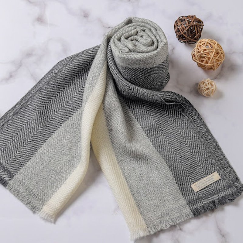 [Narrow version] Cashmere wool scarf with classic black and gray beige pattern hand-woven neckband - Knit Scarves & Wraps - Wool Multicolor