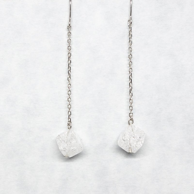 1 crystal with chain earrings【Pio by Parakee】自然水晶耳環 - Earrings & Clip-ons - Gemstone White