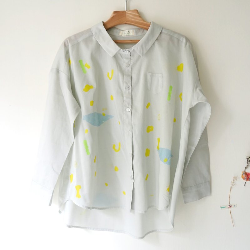 Yinke IIシャツ新色 - 灰色の春の花小さなポケットシャツ - シャツ・ブラウス - コットン・麻 グレー