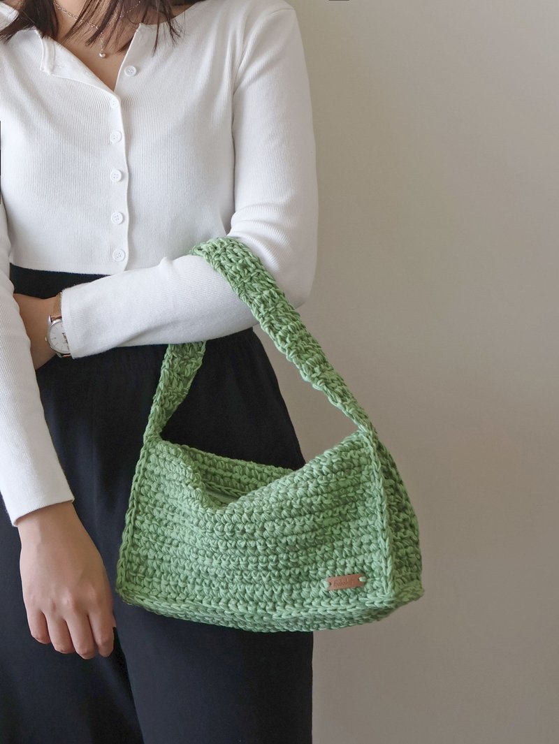 Bahnhof handmade zipper half moon baguette dumpling bag - green - กระเป๋าแมสเซนเจอร์ - ผ้าฝ้าย/ผ้าลินิน สีกากี