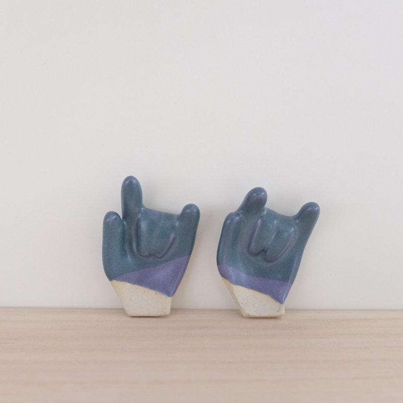 hand gesture chopstick holder | rocker - ตะเกียบ - ดินเผา สีน้ำเงิน