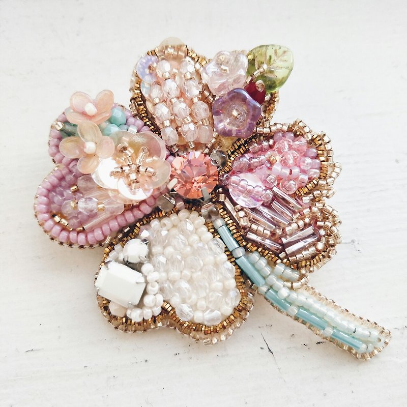 Momolico hand-embroidered brooch lucky grass - Brooches - Other Materials Pink