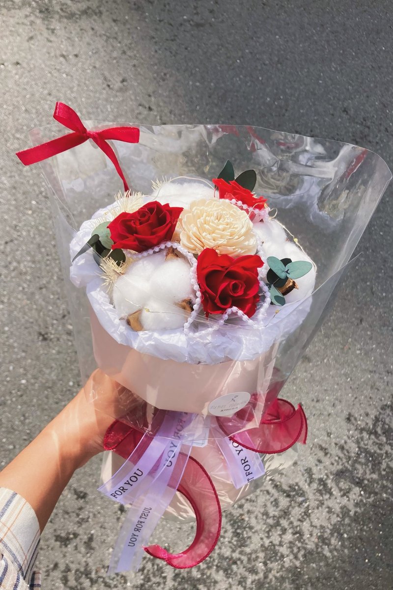 雲朵朵玫瑰圓筒花束 可客製/母親節/紀念禮/生日禮物/結婚登 - 乾燥花/永生花 - 植物．花 紅色