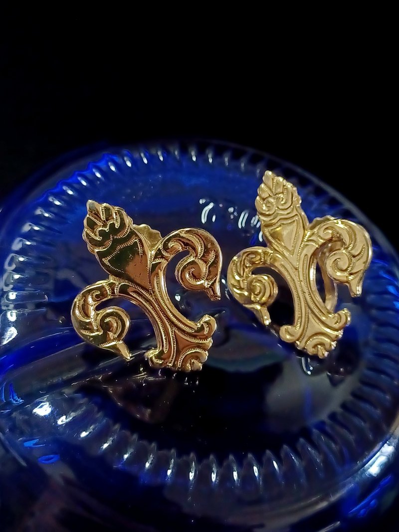 vintage jewelry  古董鳶尾花徽章 夾式耳環 - 耳環/耳夾/耳骨夾 - 其他金屬 