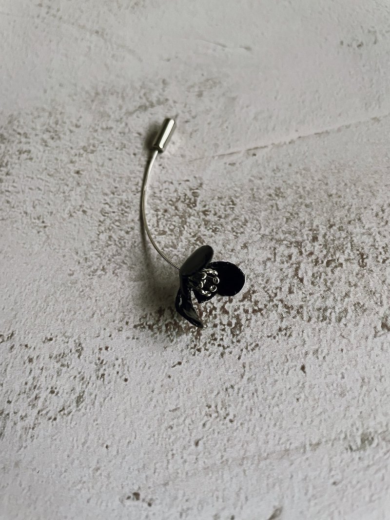 object c4 black flower earrings - ต่างหู - วัสดุอื่นๆ สีดำ