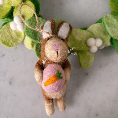 安選物羊毛氈 Ganapati Crafts Co. 羊毛氈聖誕掛飾 - 兔子抱愛心 白色 / 棕色