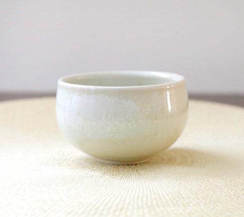 AmetsuchiKaoru Handwork & Art Studio 白陶土と藁灰釉のお湯のみ