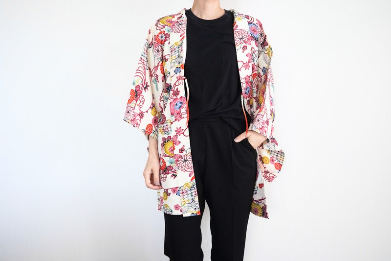 Beautiful KIMONO, floral kimono, vintage kimono, kimono jacket, Japanese kimono - 女大衣/外套 - 絲．絹 白色