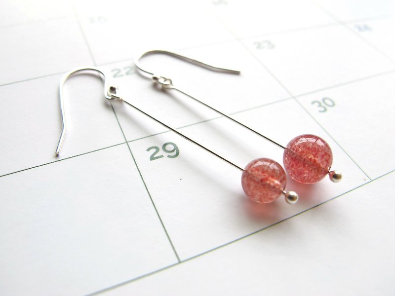 Strawberry crystal 925 sterling silver hook [berry] natural crystal earrings series - Earrings & Clip-ons - Crystal Red