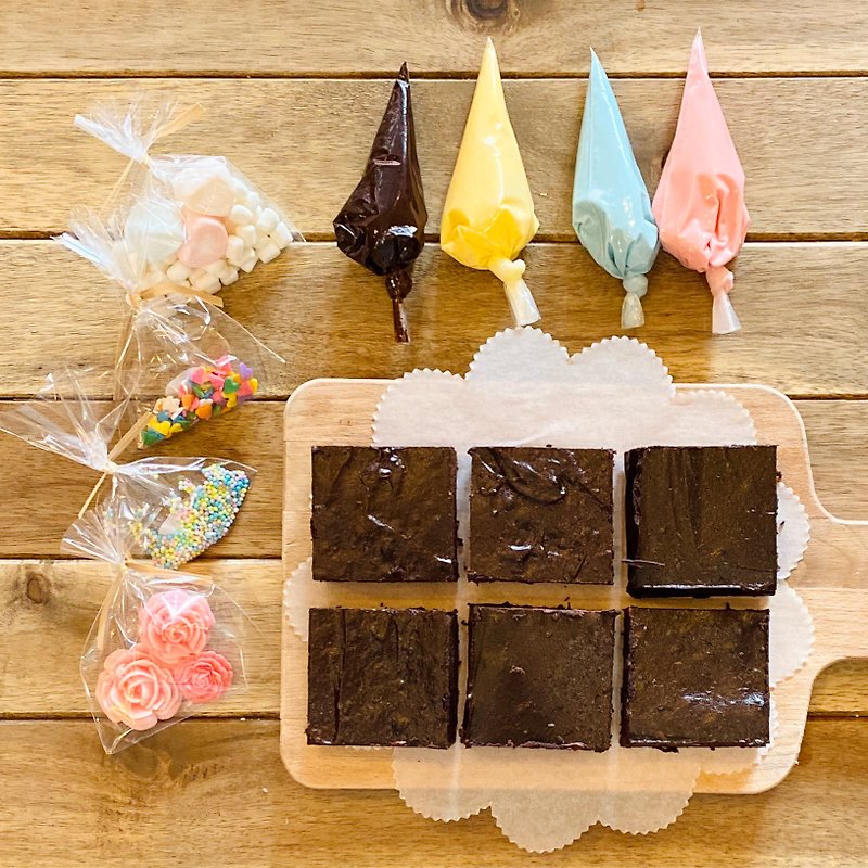 Hand-painted brownie material group made at home or made on site in the black bear kitchen - Cuisine - Fresh Ingredients 