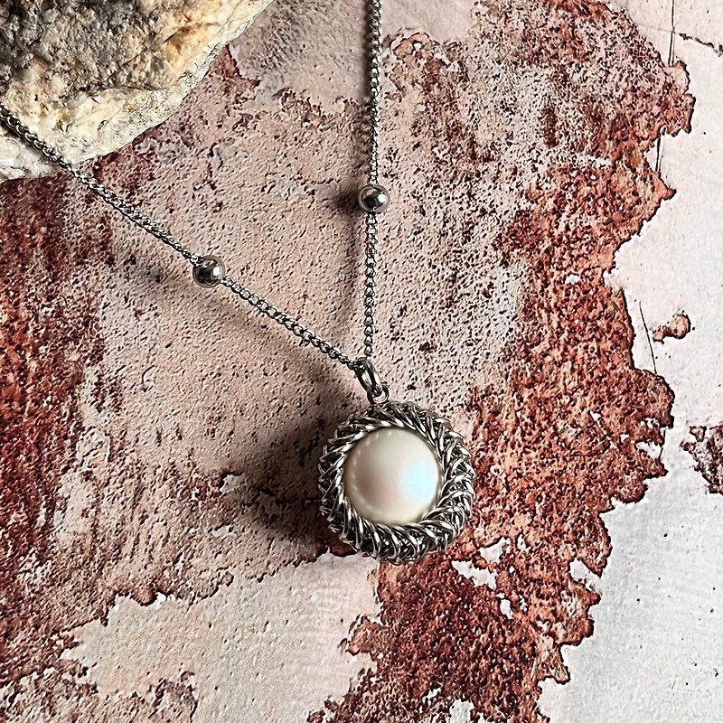 Pure Heart (Matte Pearl) Stainless Steel Bezel Necklace - สร้อยคอ - สแตนเลส ขาว