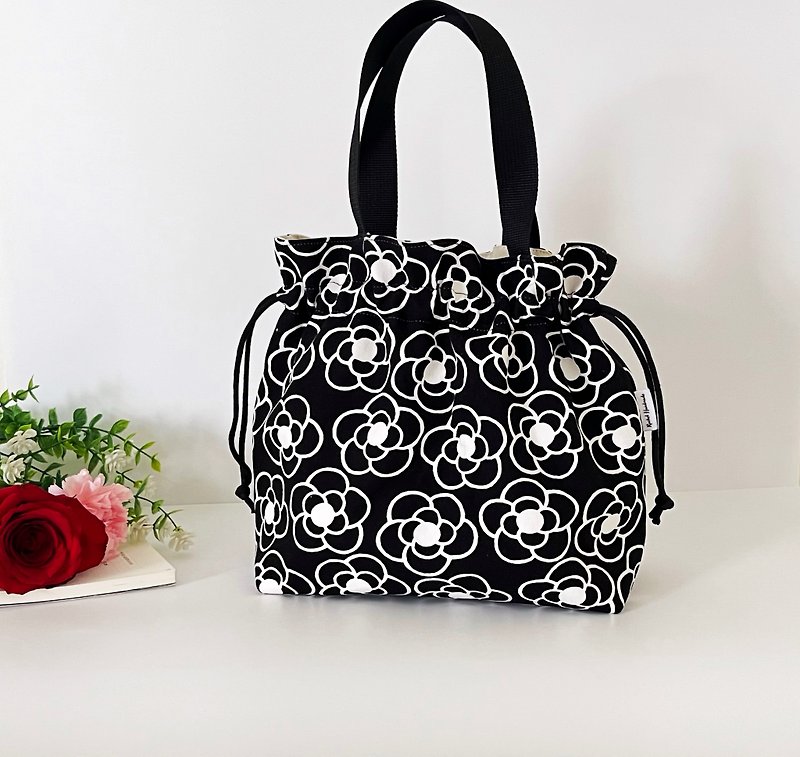 [Black Camellia] Drawstring bag/handbag - Handbags & Totes - Cotton & Hemp Black
