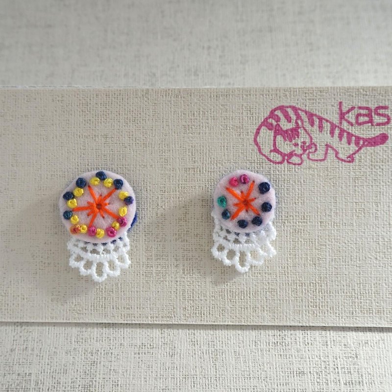 Hand embroidery pierced earring"Spring color big,small 2" - Earrings & Clip-ons - Thread Pink