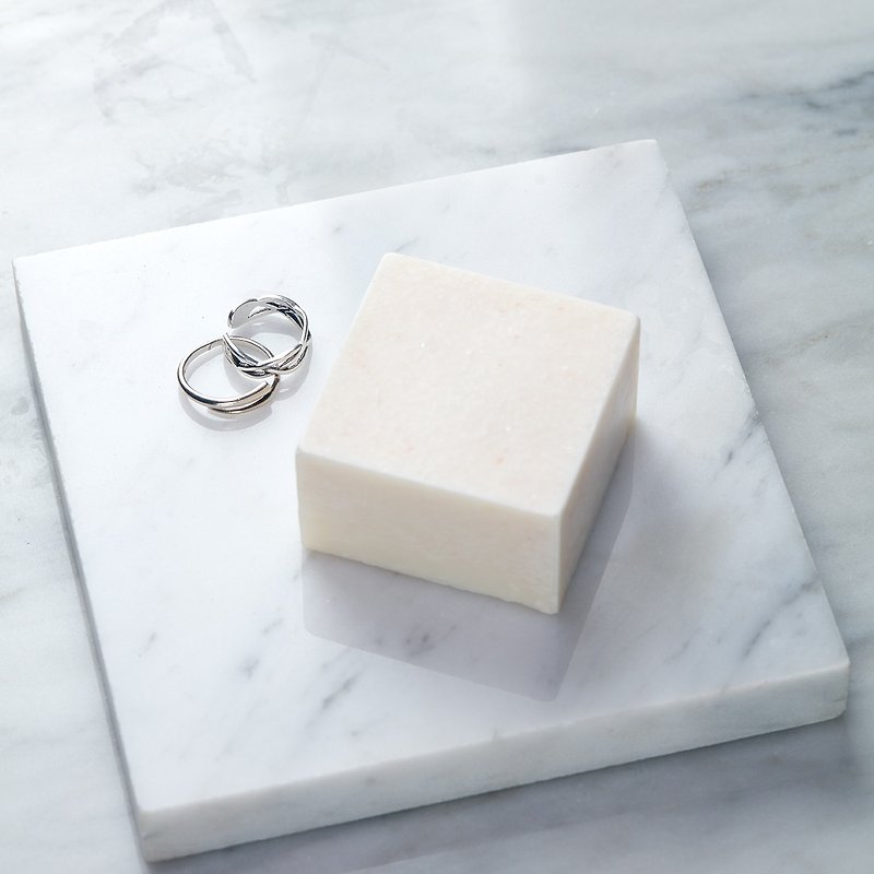 Crystal Rock Salt Rose Rock Salt Soap│Normal oily skin│Bath and exfoliating - Soap - Other Materials White