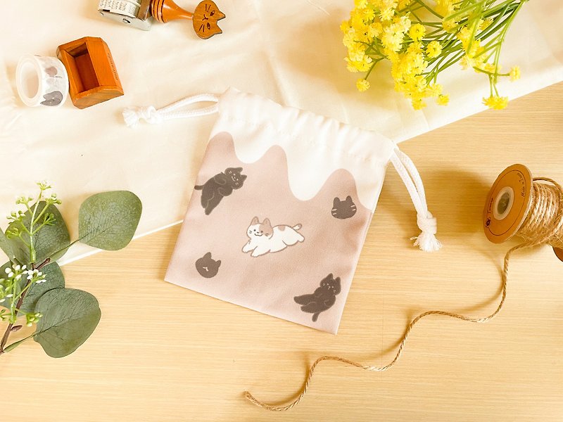 Milk cover Jane milk cat bag pocket - กระเป๋าเครื่องสำอาง - ผ้าฝ้าย/ผ้าลินิน หลากหลายสี