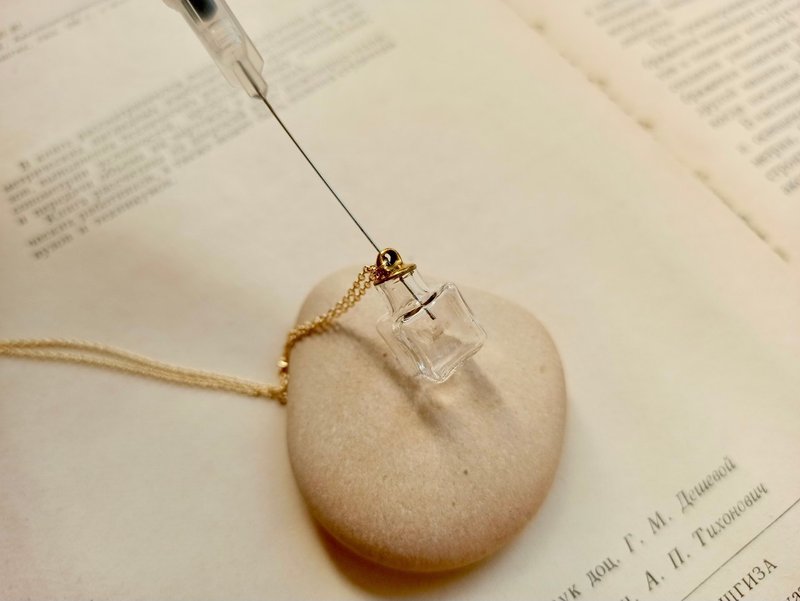 ガラス製エッセンシャルオイル香水ディフューザーボトルネックレス - ネックレス - ステンドグラス 多色