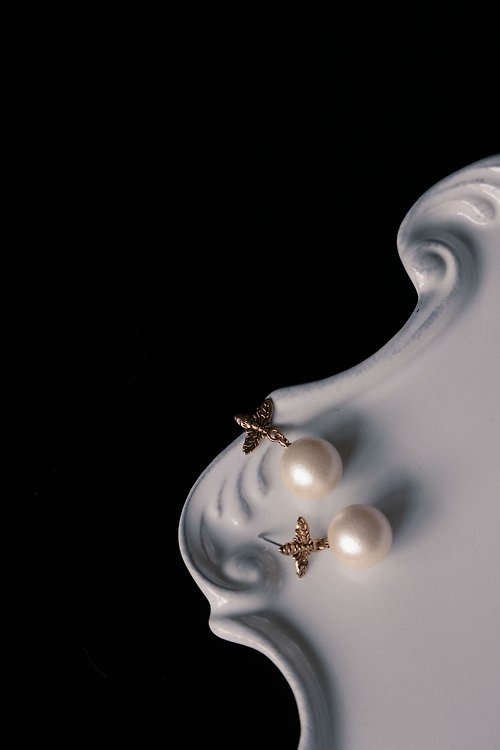 COR-DATE COR-DATE / 蜜蜂棉珍珠耳環