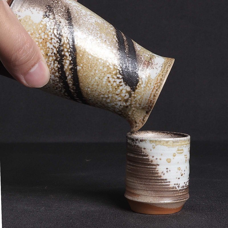 Ming dynasty kiln firewood white porcelain spiral pattern natural gray ash Japanese sake wine maker - Bar Glasses & Drinkware - Porcelain Khaki
