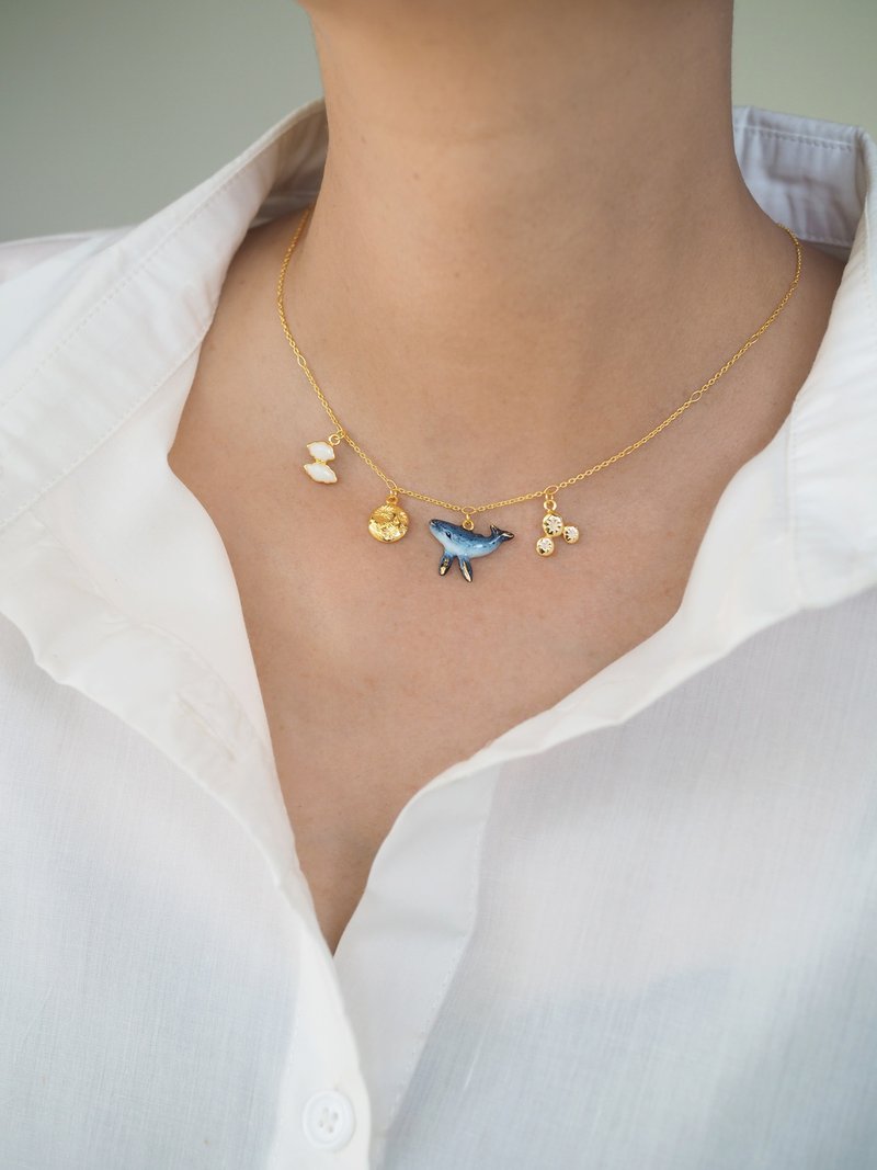 Flying Whale Charms Necklace - Whale, Moon, Star, and Cloud charms - 項鍊 - 純銀 金色