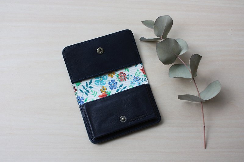 Genuine cow leather and Liberty print business card case navy - กระเป๋าสตางค์ - หนังแท้ สีน้ำเงิน