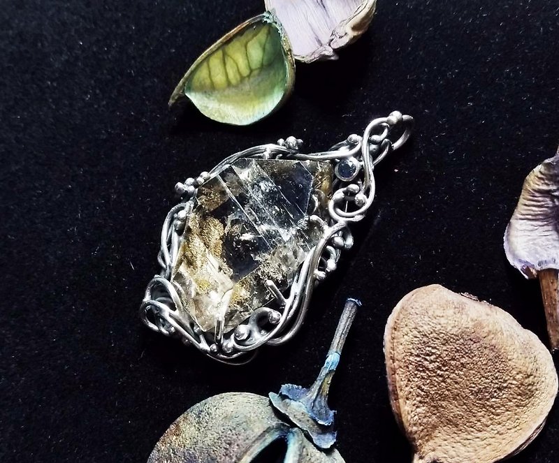 XXL He Ji Meng crystal silver wound pendant - Necklaces - Gemstone Khaki
