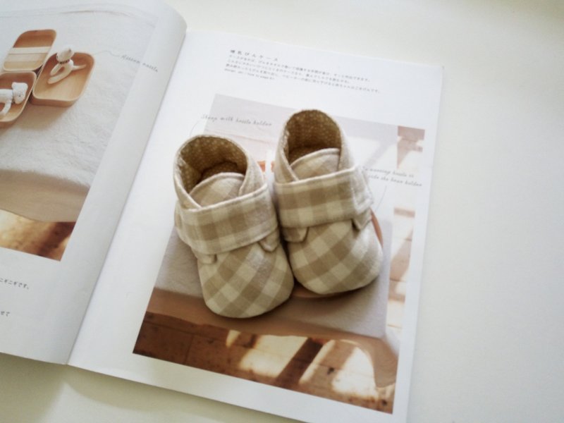 咖啡格彌月禮物 嬰兒鞋 寶寶鞋 短靴 11 - 男/女童鞋 - 棉．麻 咖啡色