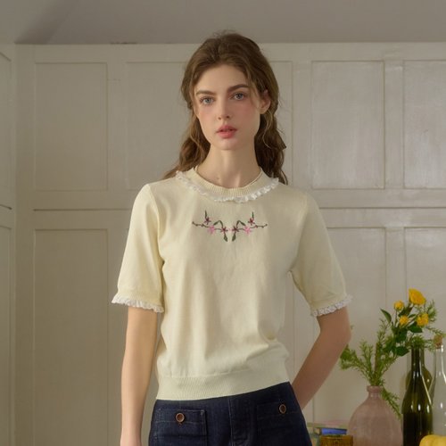 フローラル刺繍クルーネックTシャツ ゼルダ クルーネック フローラル刺繍トップ - ショップ Simple