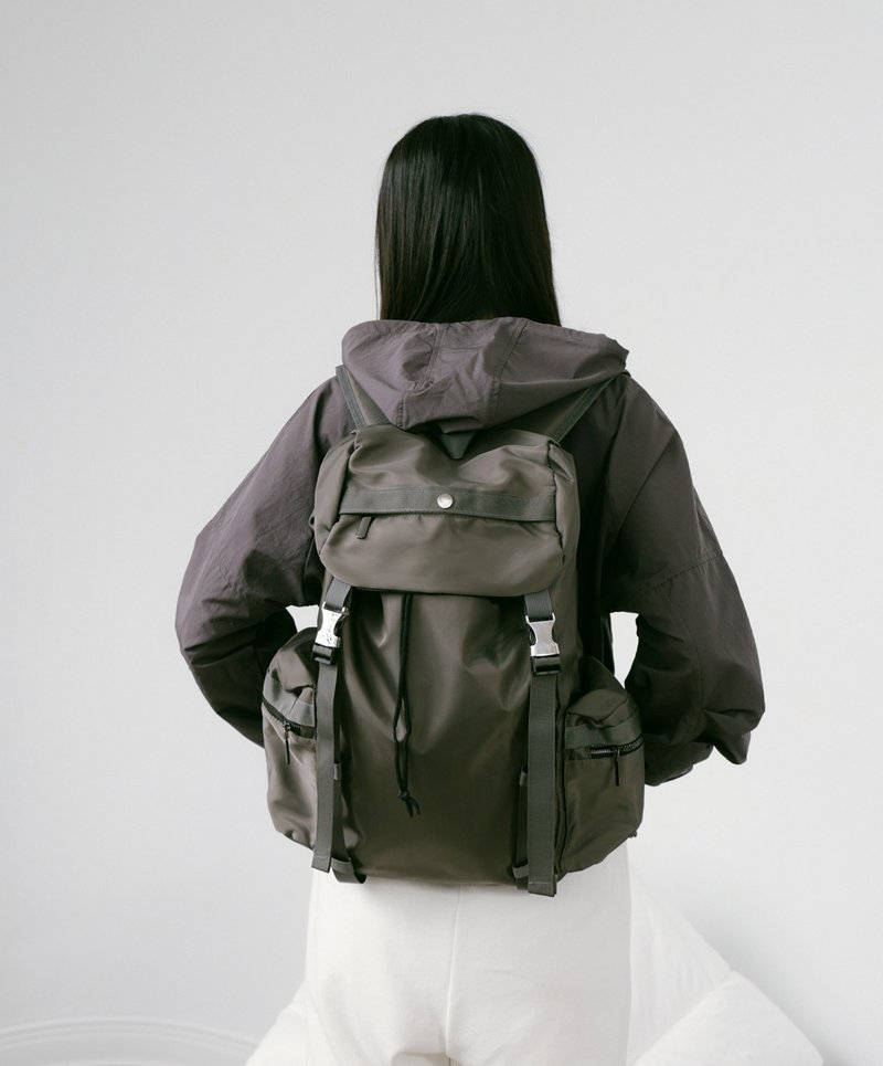 supportingrole 輕盈柔和抽繩元素多用手提斜肩背包 軍綠 - 後背包/背包/書包 - 其他人造纖維 