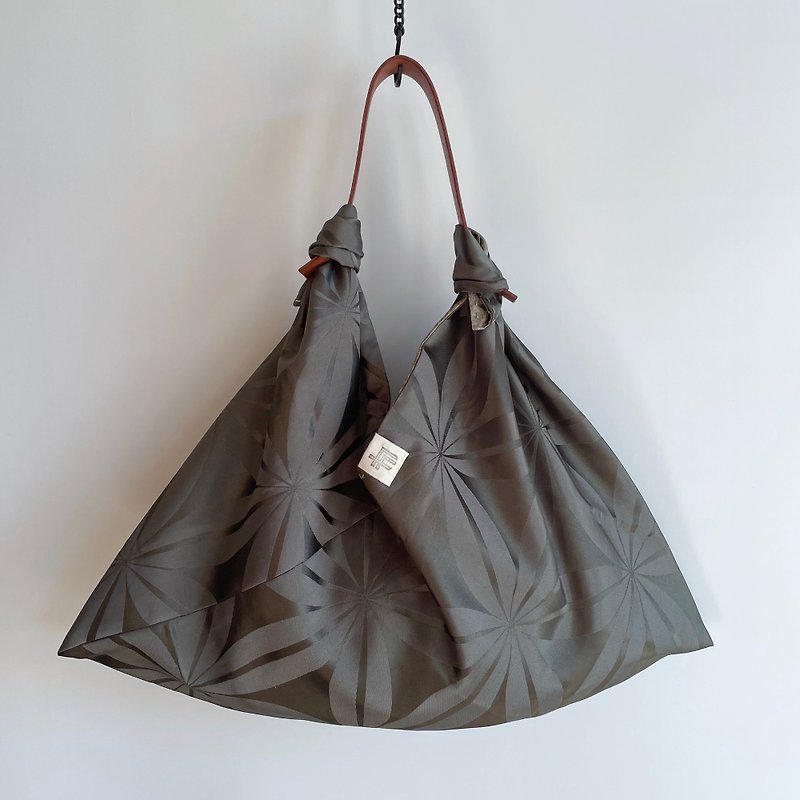 Unique | Reversible AZUMA bag, Silk dark khaki & Silk pale brown | Special handl - กระเป๋าถือ - ผ้าไหม สีเขียว
