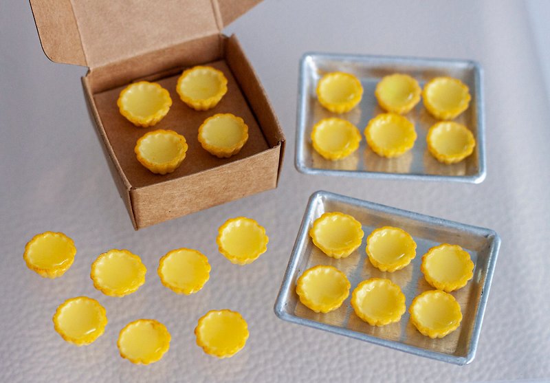 Miniature Food - Hong Kong Egg tarts in tray Doll House 1:6 - ของวางตกแต่ง - ดินเหนียว สีเหลือง