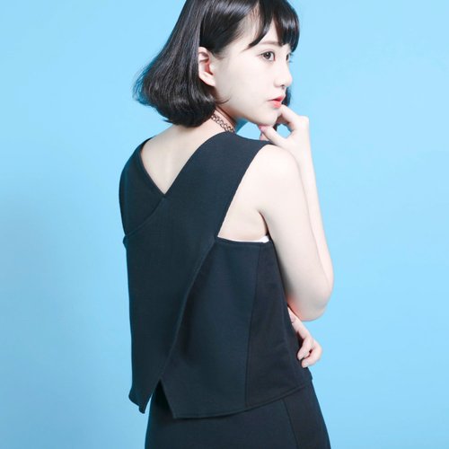 SU: MI said Compound compound rib shape black vest _6SF013_