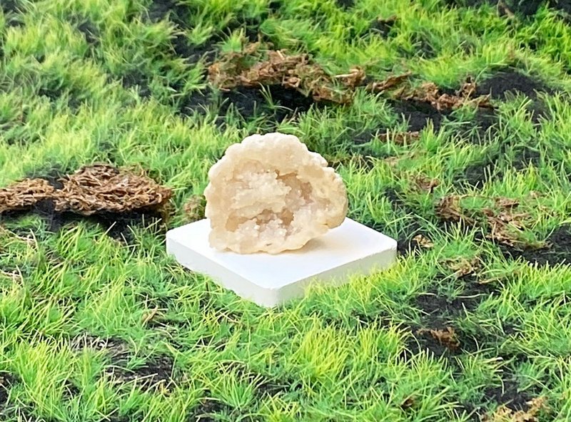 瑪瑙白晶花洞| 招財開運 淨化磁場 | 快速出貨 辦公室風水擺件 - 擺飾/家飾品 - 水晶 多色