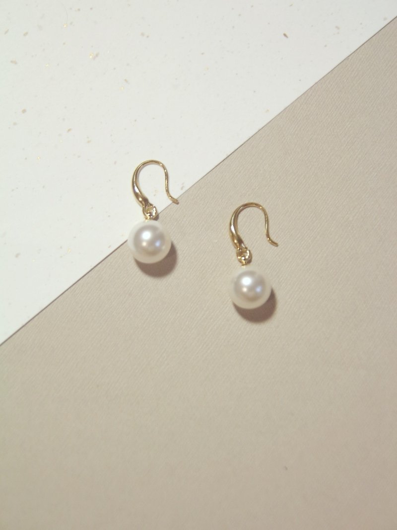 Vermeer Swarovski pearl simple earrings can be changed to clip - ต่างหู - โลหะ สีทอง