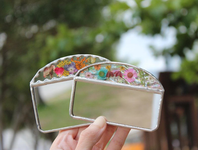 Portable Double Sided Mirror (Large) | Inlaid Glass | Dried Flowers | Handmade - อื่นๆ - แก้ว หลากหลายสี
