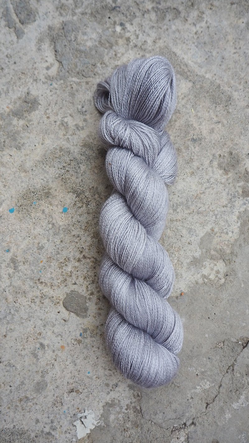 Hand dyed lace thread. Silver Grey (55 BFL/45 Silk) - Knitting, Embroidery, Felted Wool & Sewing - Silk 