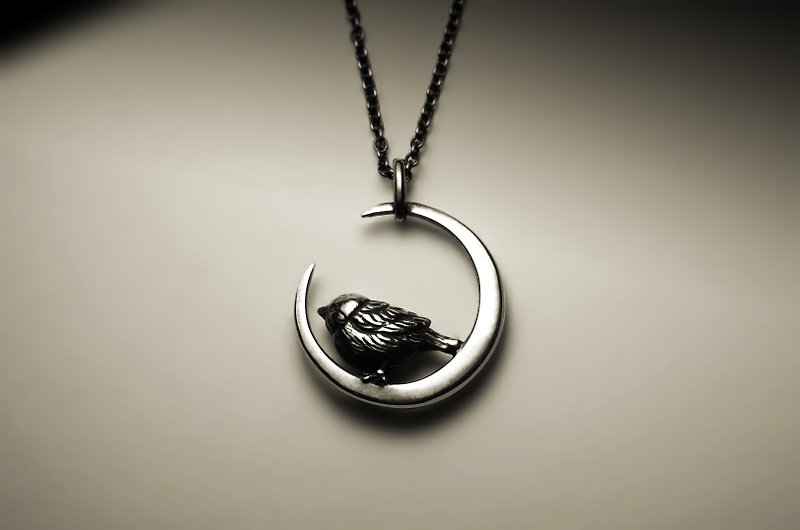 Big Moon Sparrow Necklace - Necklaces - Other Metals Silver