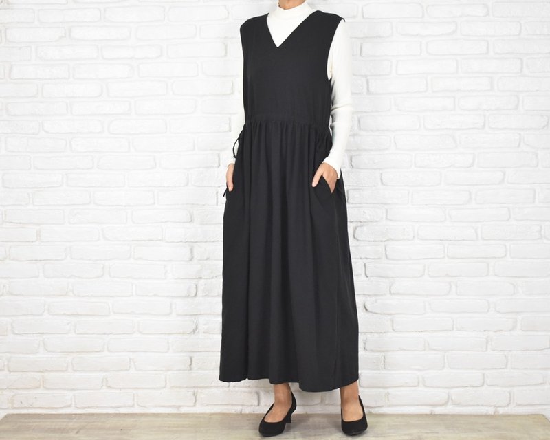 Bamboo cotton V-neck ribbon dress jumper skirt black - ชุดเดรส - ผ้าฝ้าย/ผ้าลินิน สีดำ