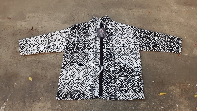 AMIN'S SHINY WORLD handmade KIMONO Tai Chi black and white totem blouse coat - Men's Coats & Jackets - Cotton & Hemp Black