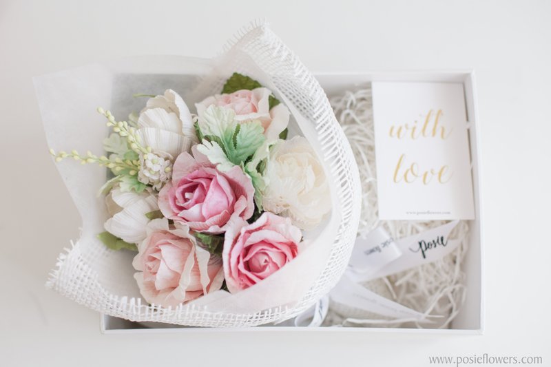 BLUSH PINK - Small Flower Bouquet in Box - ของวางตกแต่ง - กระดาษ สึชมพู