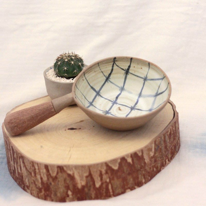 3.2.6. studio: Handmade ceramic tree bowl with wooden handle - เซรามิก - ดินเผา สีกากี
