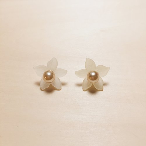 鳥嶼 Niaoyoo 復古半透黃珍珠花花可拆式耳環
