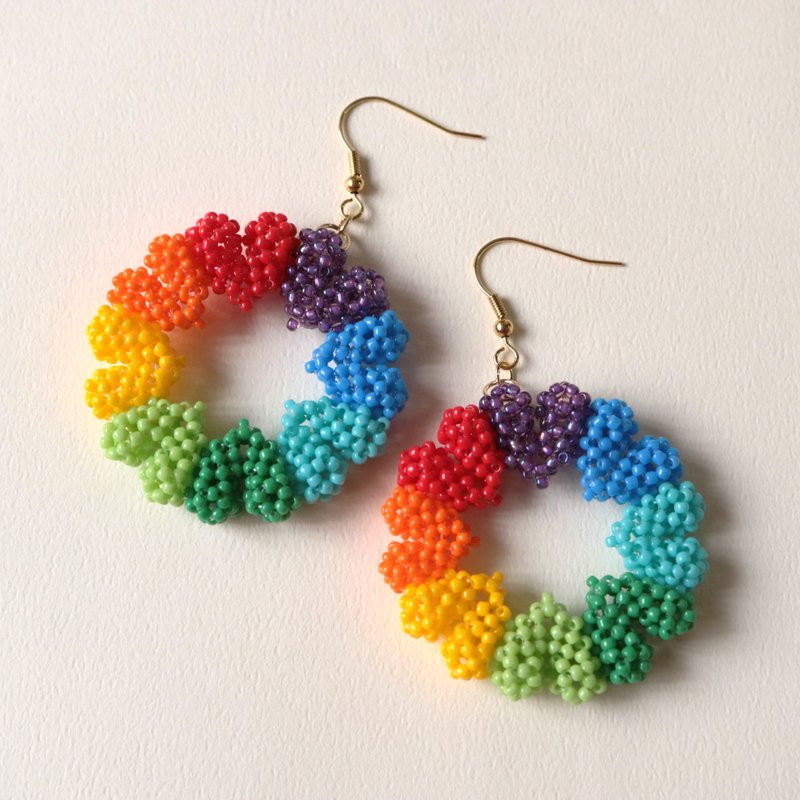 ハートリースのピアス オリジナルカラー 不透明　Rainbow 虹色 レインボーカラー カラフル フープ 輪 色相環 - 耳環/耳夾/耳骨夾 - 玻璃 多色
