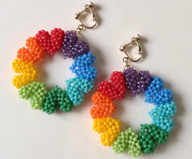 シグネチャー アンド ハート レインボー ビーズ フープ ピアス シグネチャー アンド ハート レインボー ビーズ フープ ピアス
