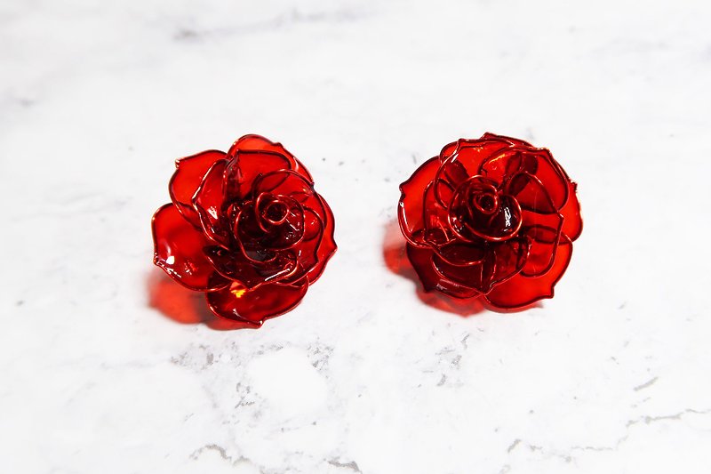 Miss Paranoid Paranoia Miss Mini Red Rose Resin Earrings 925 Silver Needle - ต่างหู - วัสดุอื่นๆ สีแดง