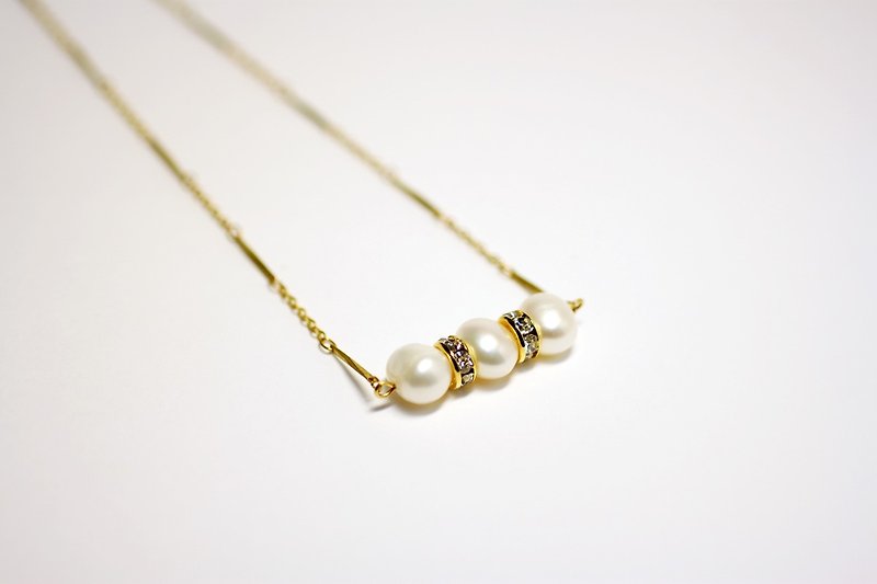 An eternal freshwater pearl brass ring diamond necklace / clavicle chain - สร้อยคอทรง Collar - เครื่องเพชรพลอย ขาว